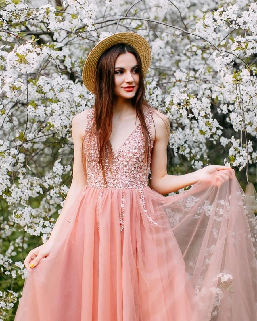 Awesome Long A-line V-Neck Beading Tulle Prom Dress with Slit